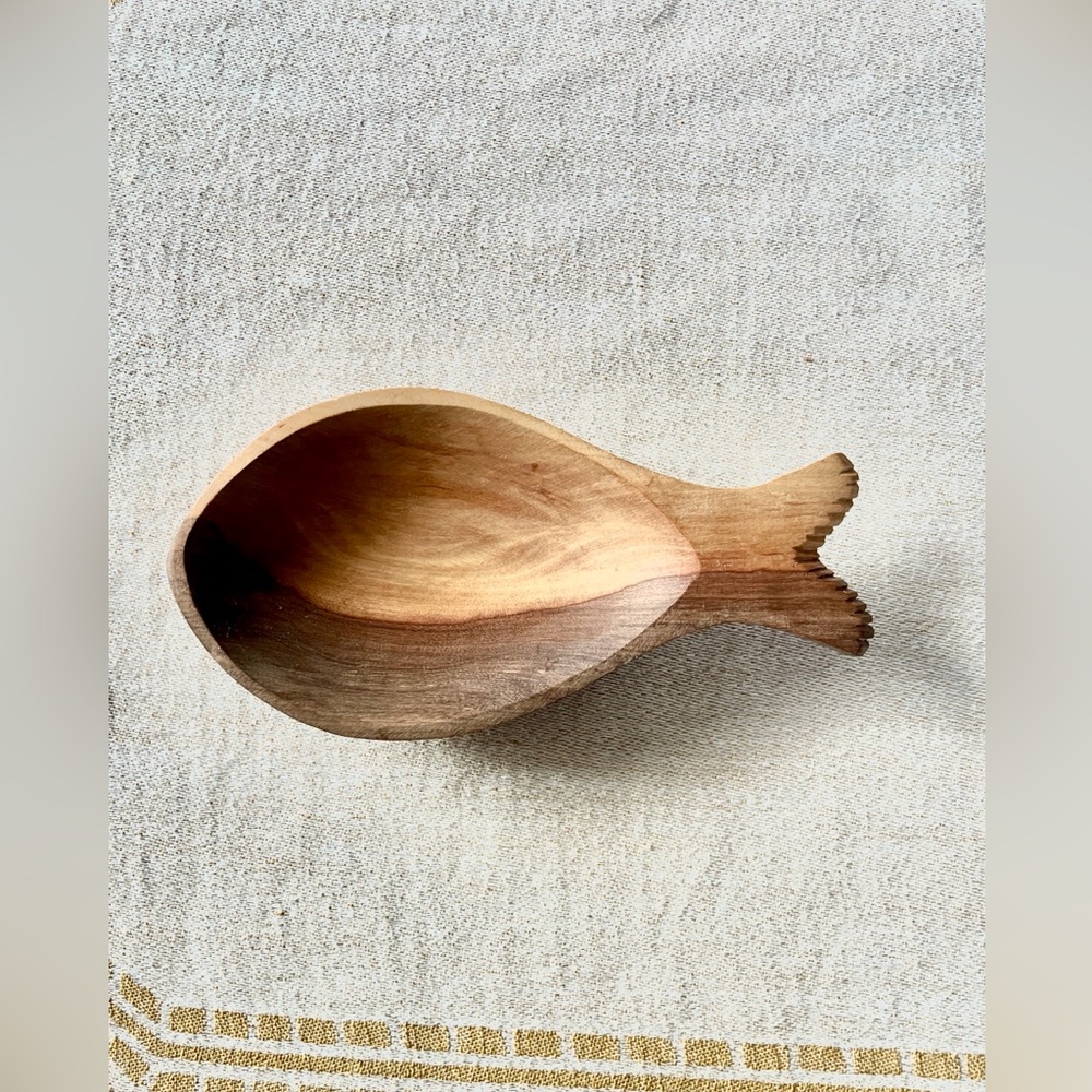 WOODEN CARVED SMALL TRINKET OLIVES DISH IN A SHAPE OF A FISH